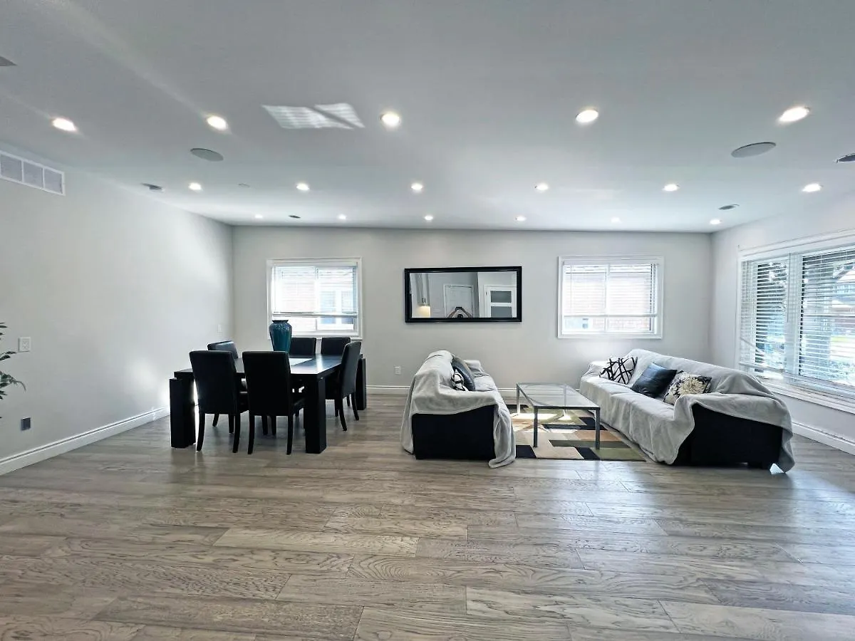 Luxe Home Near Limeridge - Sleeps 11 - Pool Hamilton