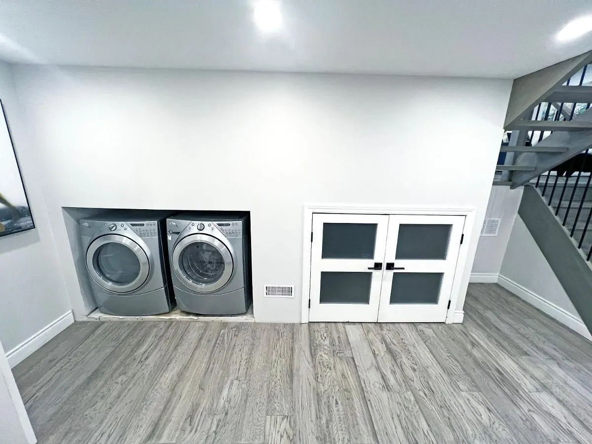 Luxe Home Near Limeridge - Sleeps 11 - Pool Hamilton 0*,