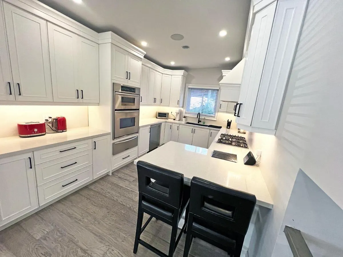 Luxe Home Near Limeridge - Sleeps 11 - Pool Hamilton 0*,
