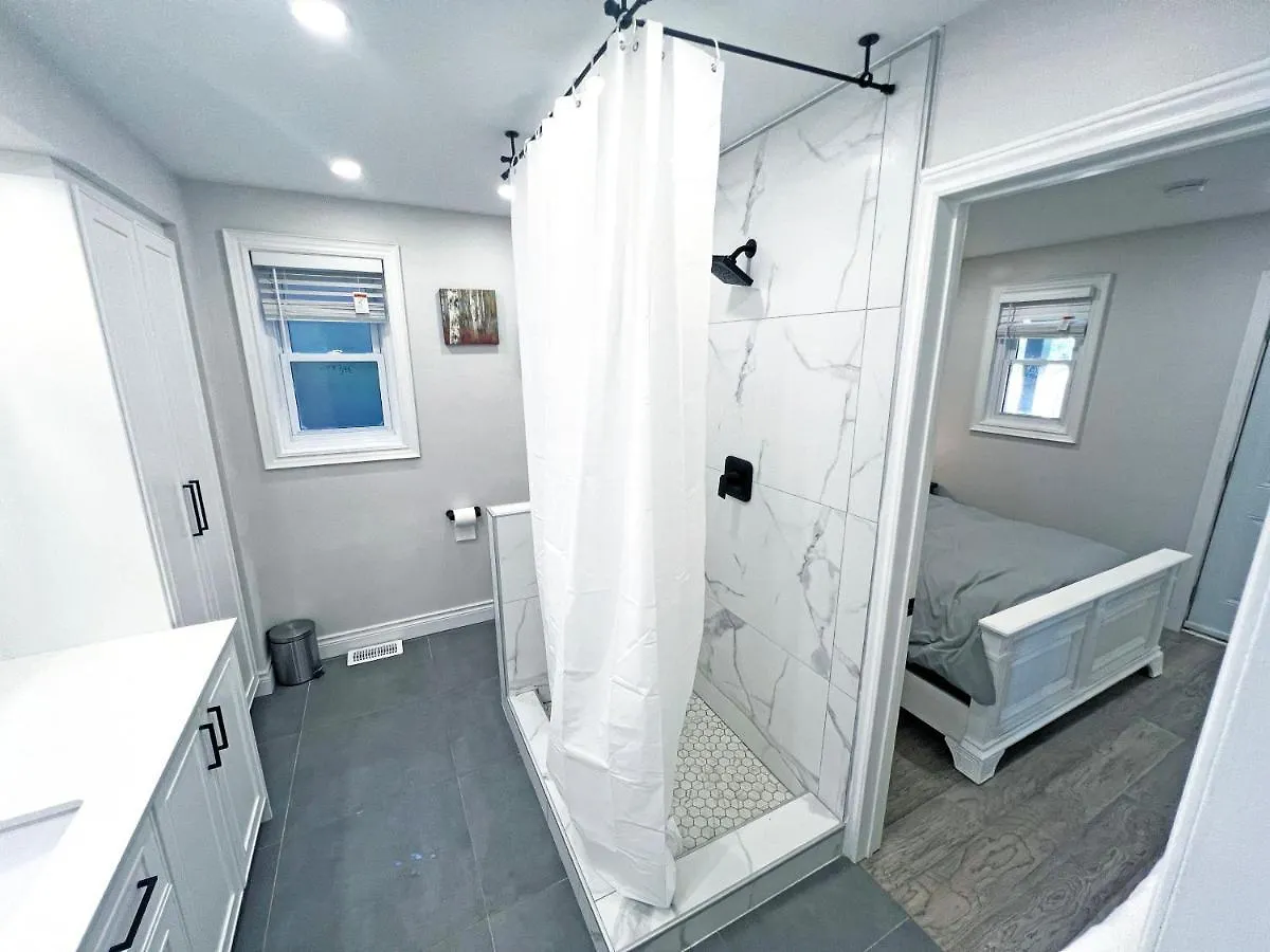 Apartment Luxe Home Near Limeridge - Sleeps 11 - Pool Hamilton Canada