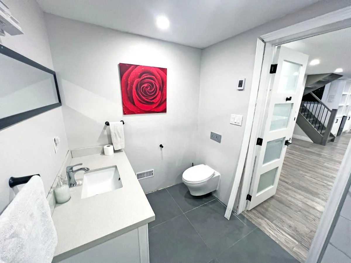 Apartment Luxe Home Near Limeridge - Sleeps 11 - Pool Hamilton