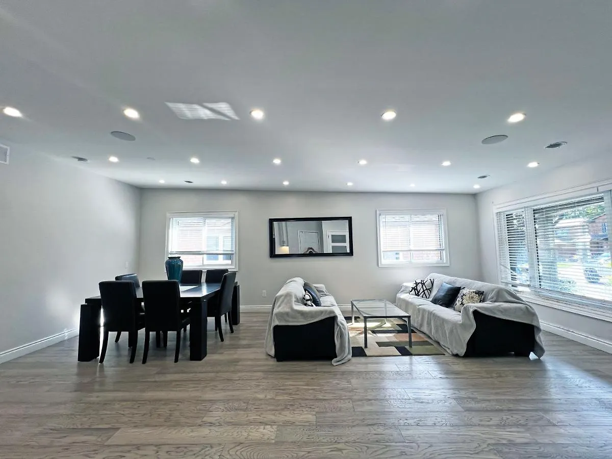 Apartment Luxe Home Near Limeridge - Sleeps 11 - Pool Hamilton Canada