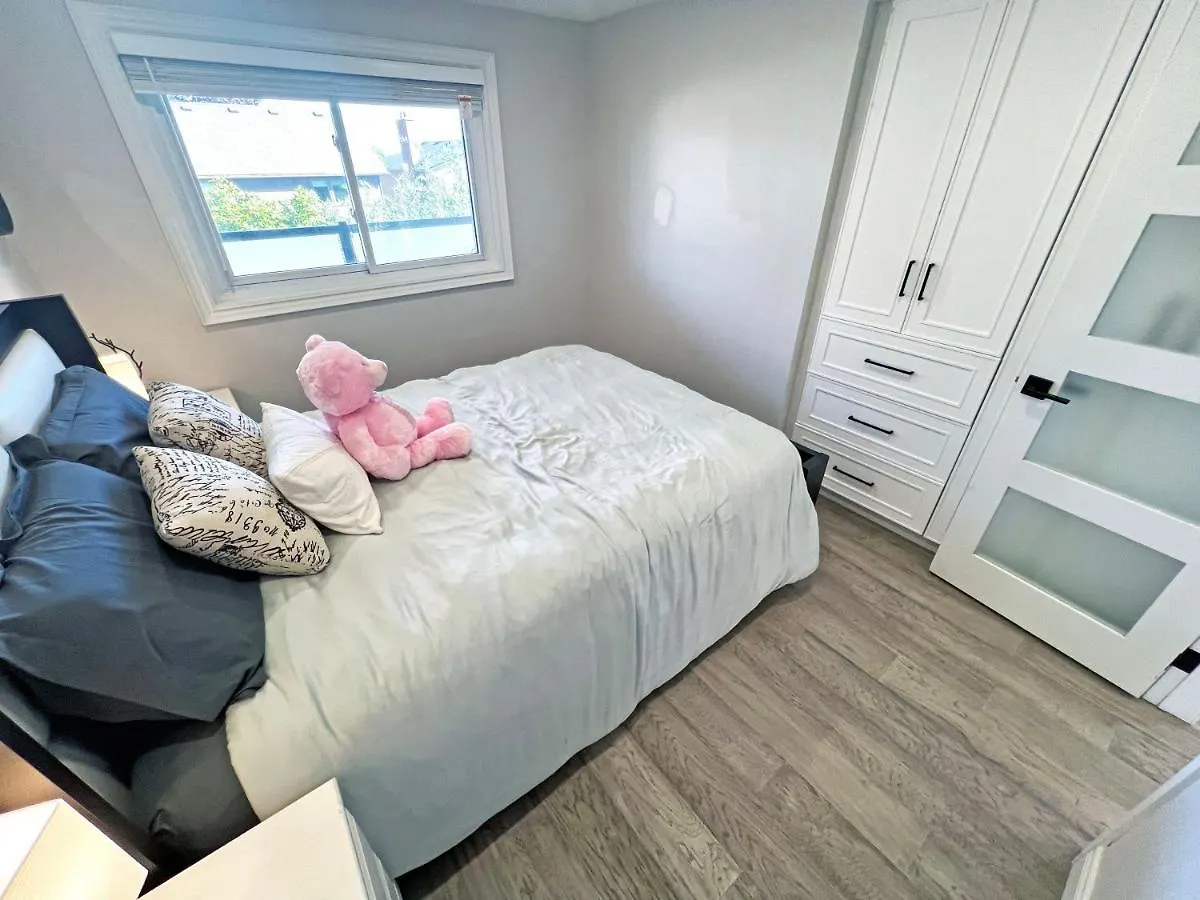 Apartment Luxe Home Near Limeridge - Sleeps 11 - Pool Hamilton