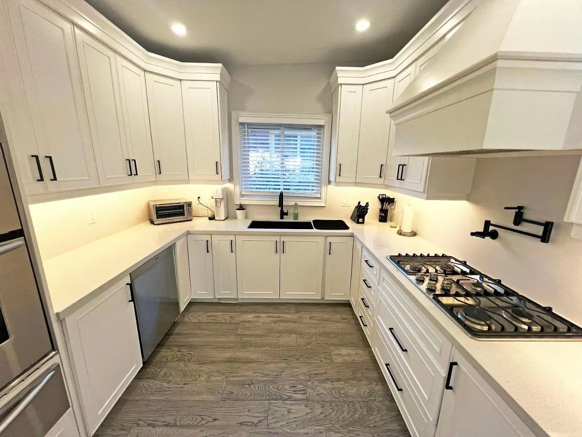 Luxe Home Near Limeridge - Sleeps 11 - Pool Hamilton
