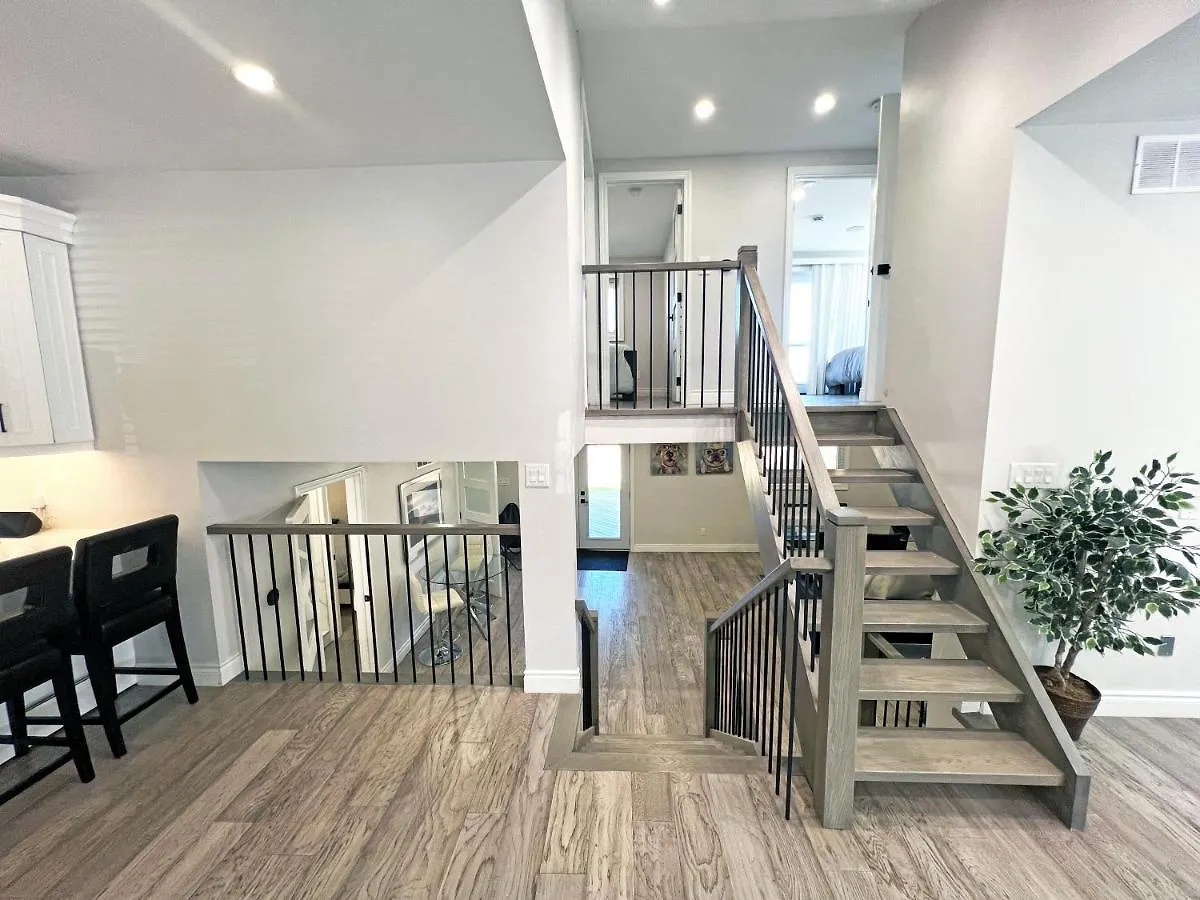 Luxe Home Near Limeridge - Sleeps 11 - Pool Hamilton