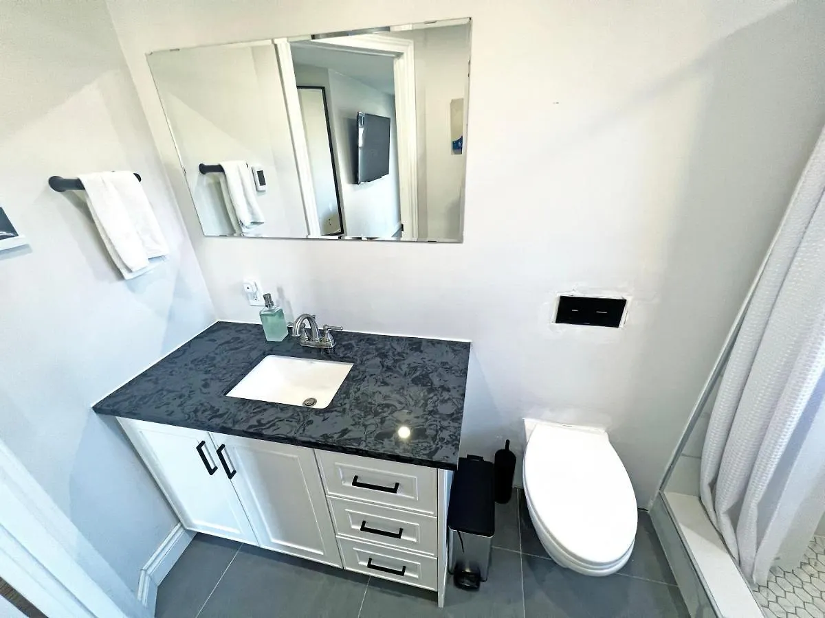 Luxe Home Near Limeridge - Sleeps 11 - Pool Hamilton