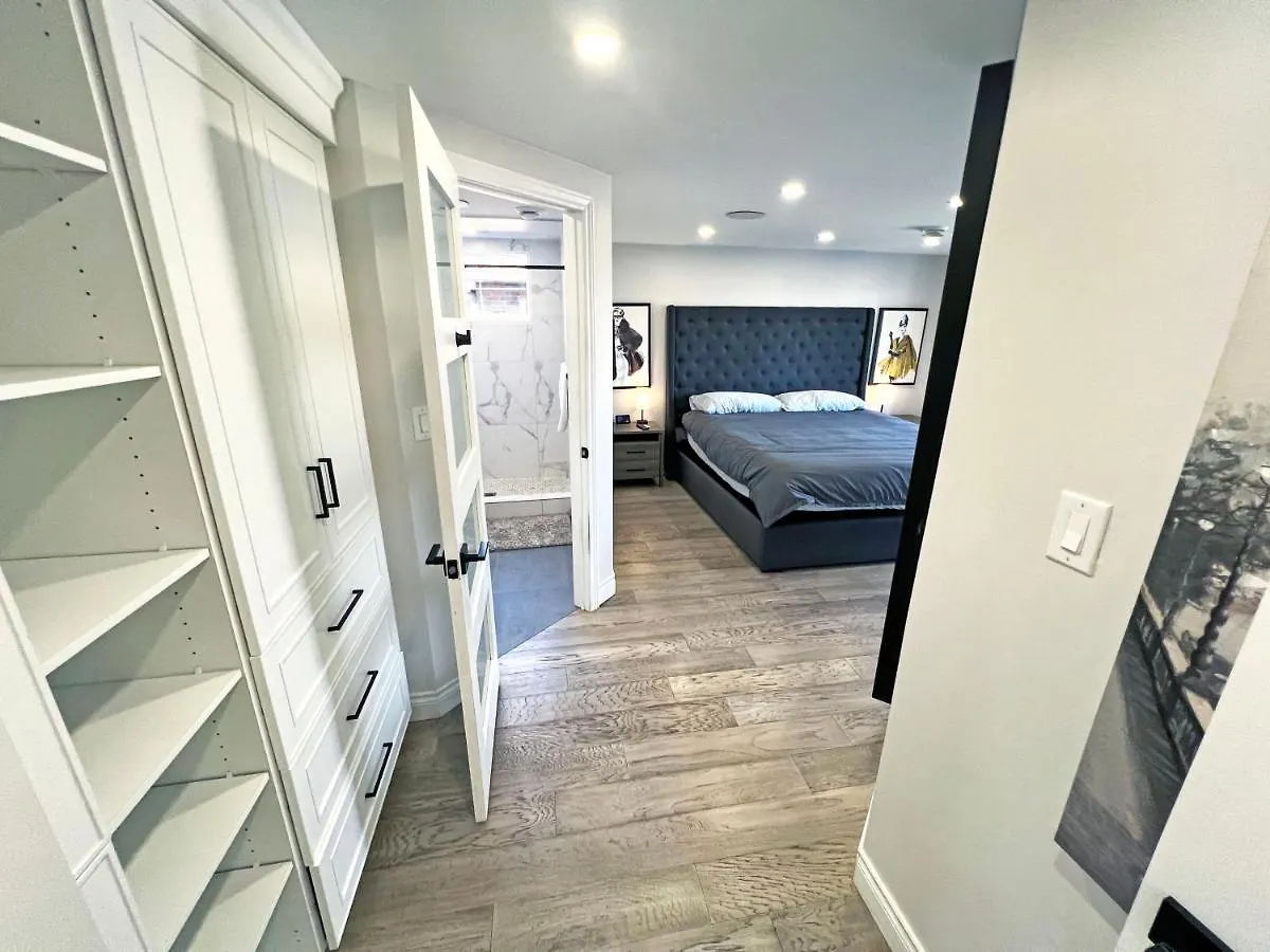 Apartment Luxe Home Near Limeridge - Sleeps 11 - Pool Hamilton