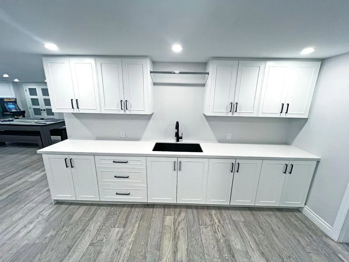 Luxe Home Near Limeridge - Sleeps 11 - Pool Hamilton 0*,  Canada