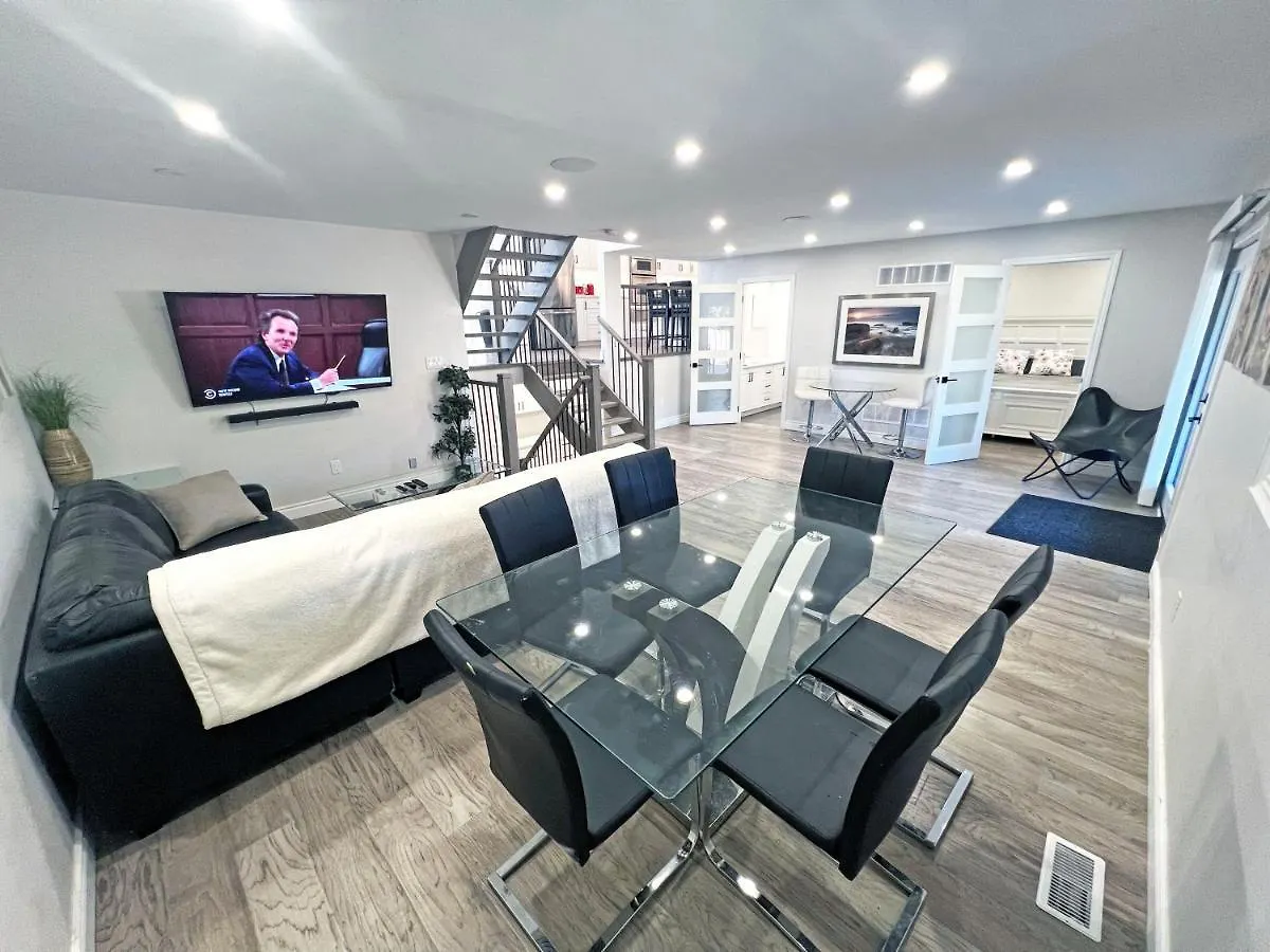 Luxe Home Near Limeridge - Sleeps 11 - Pool Hamilton