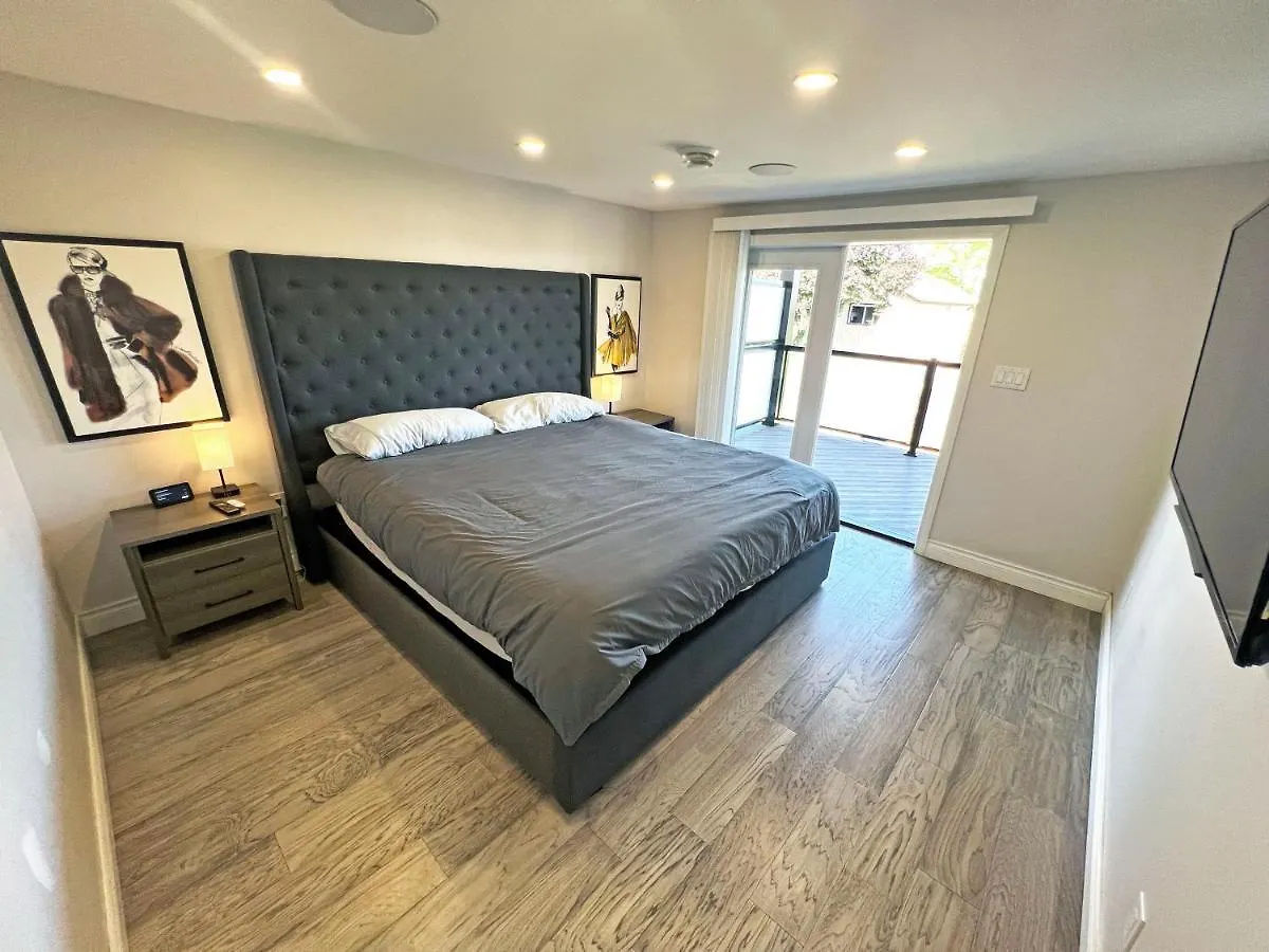 Luxe Home Near Limeridge - Sleeps 11 - Pool Hamilton Apartment