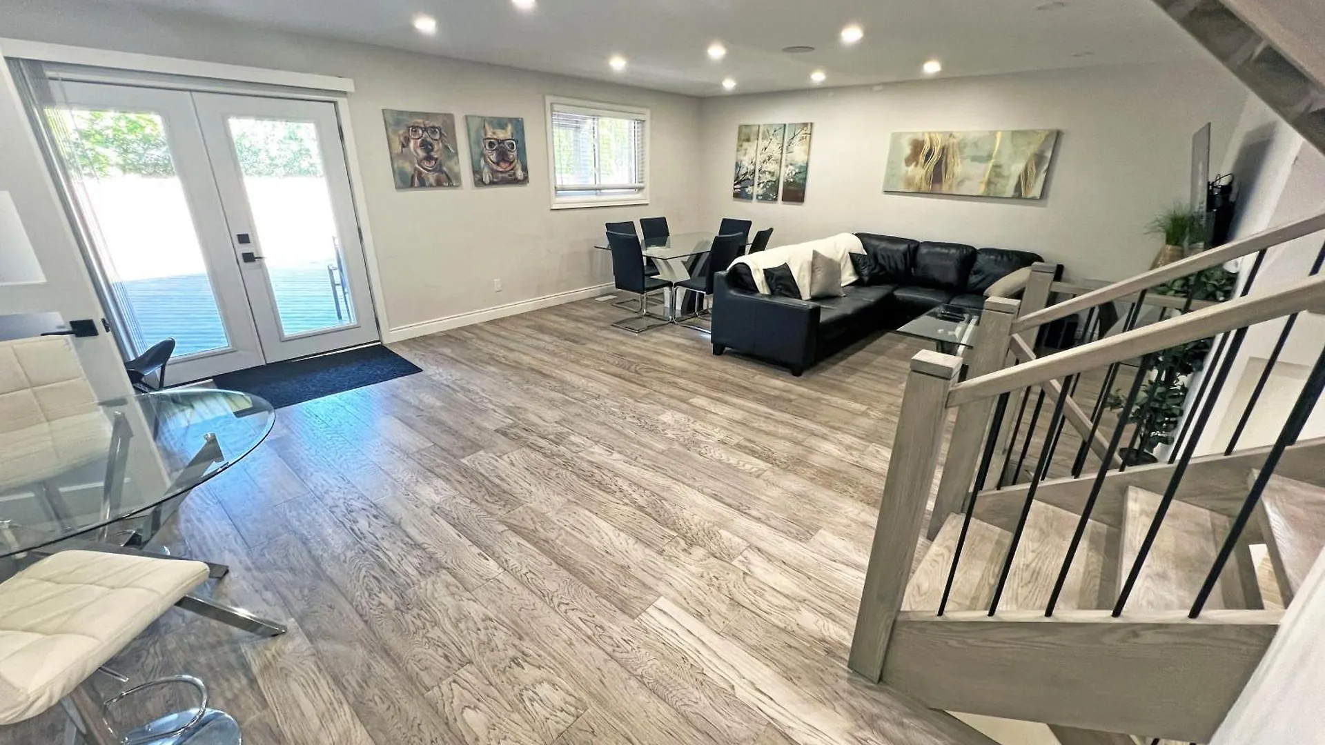 Luxe Home Near Limeridge - Sleeps 11 - Pool Hamilton Apartment
