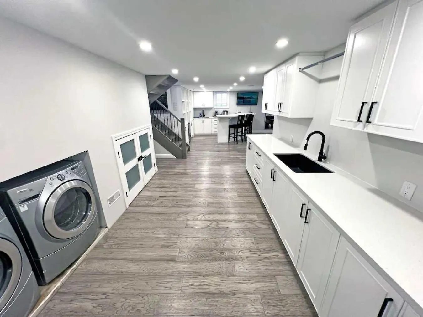 Luxe Home Near Limeridge - Sleeps 11 - Pool Hamilton Apartment